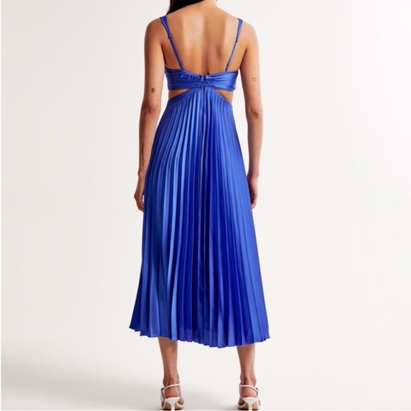 The A&F Giselle Pleated Cutout Maxi Dress Pink - Picture 11 of 13